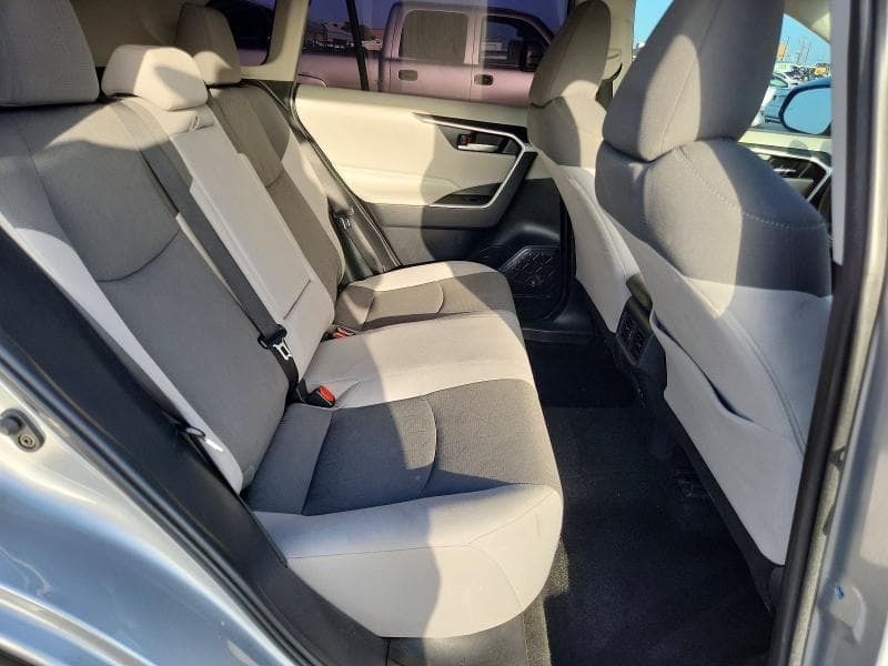 2019 TOYOTA RAV4 XLE 10