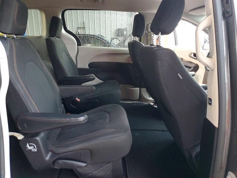 2017 CHRYSLER PACIFICA TOURING 11