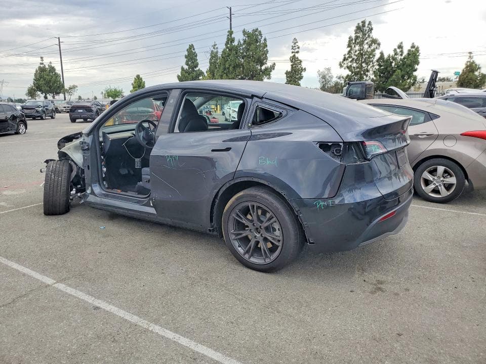 2025 TESLA MODEL Y 2