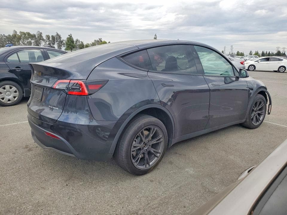 2025 TESLA MODEL Y 3