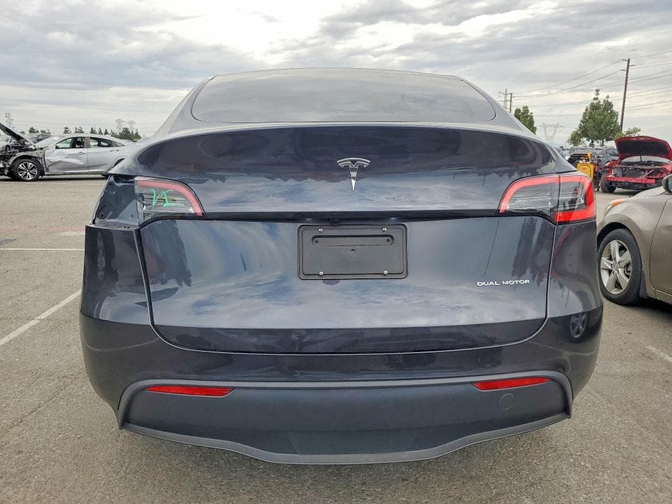 2025 TESLA MODEL Y 6