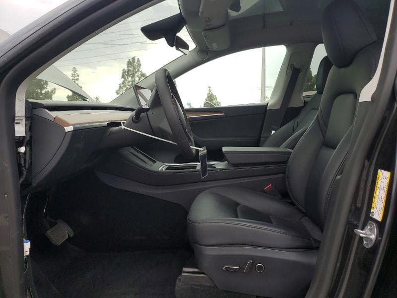 2025 TESLA MODEL Y 7