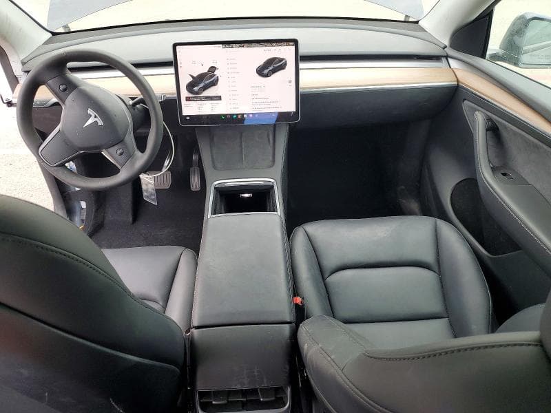 2025 TESLA MODEL Y 8