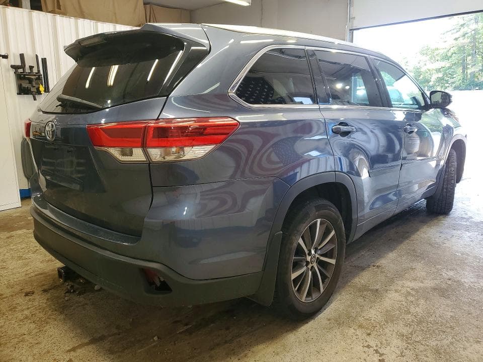 2017 TOYOTA HIGHLANDER XLE 3