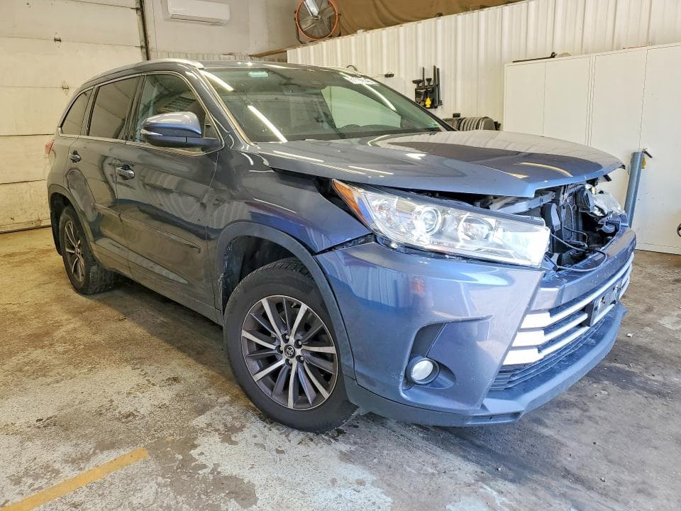 2017 TOYOTA HIGHLANDER XLE 4