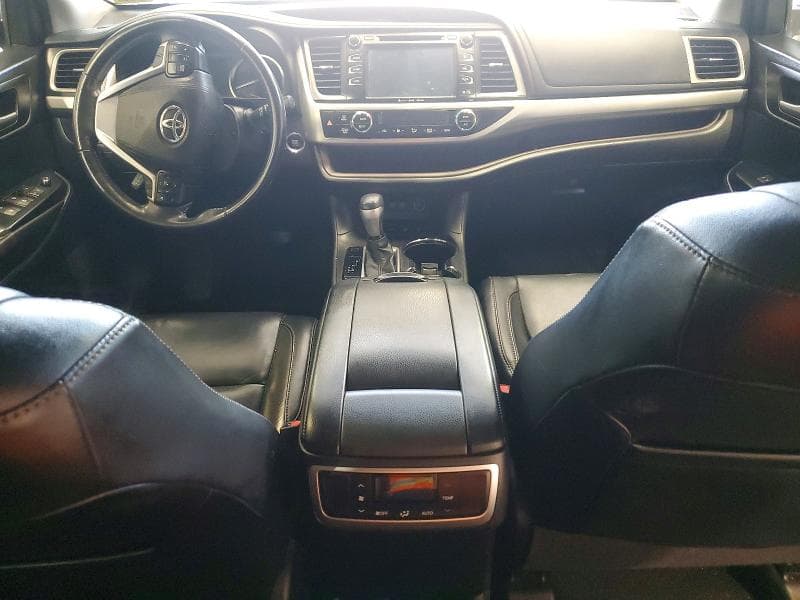2017 TOYOTA HIGHLANDER XLE 8