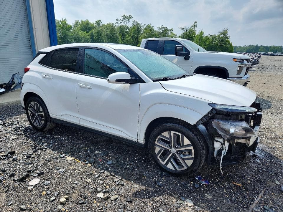2023 HYUNDAI KONA SEL 4