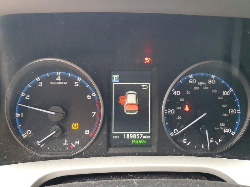 2017 TOYOTA RAV4 XLE 9