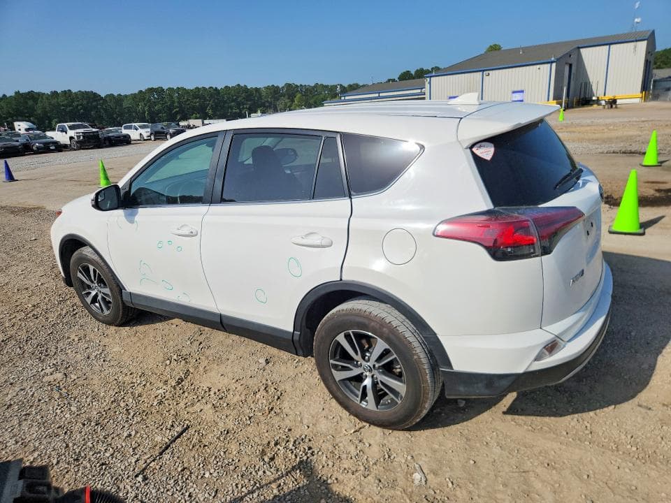 2018 TOYOTA RAV4 XLE 2