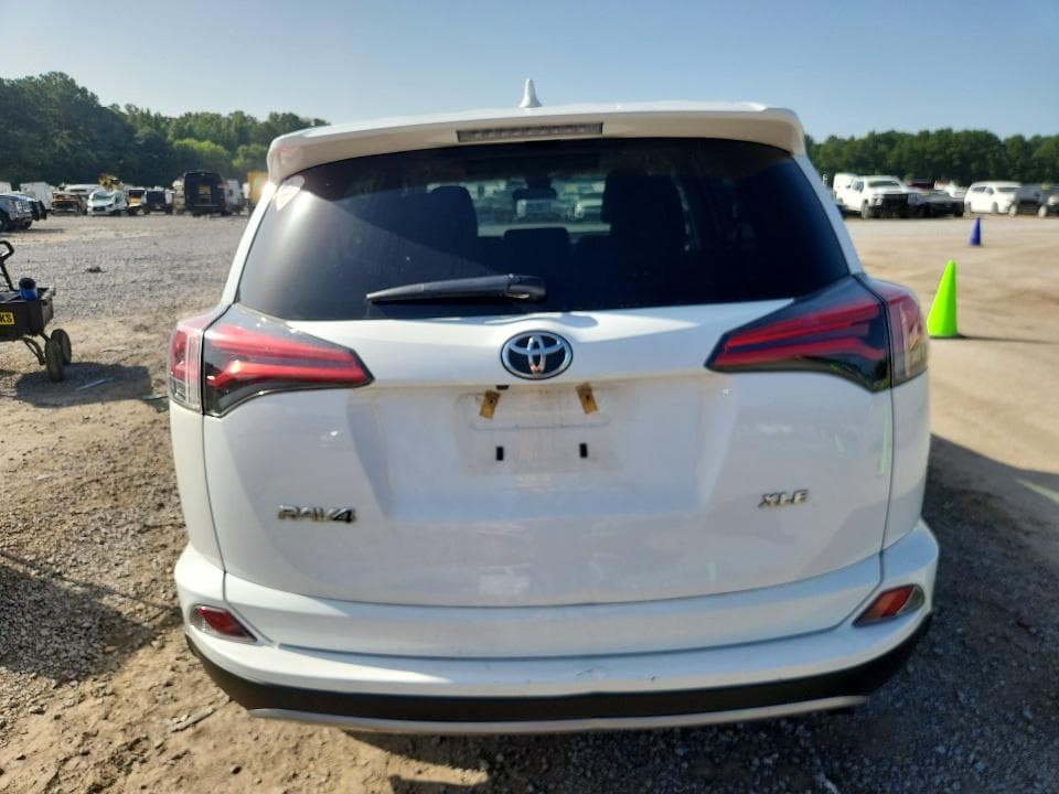 2018 TOYOTA RAV4 XLE 6