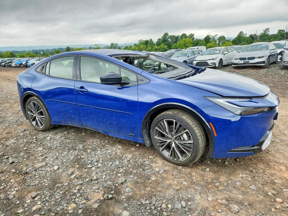 2026 TOYOTA PRIUS XLE 4
