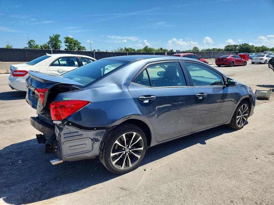 2017 TOYOTA COROLLA SE 3