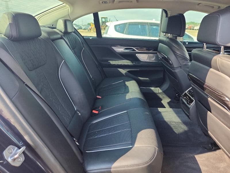 2020 BMW 750 XI 10