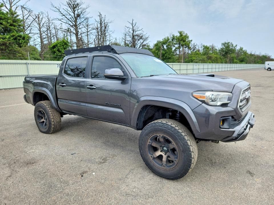 2017 TOYOTA TACOMA TRD SPORT 4