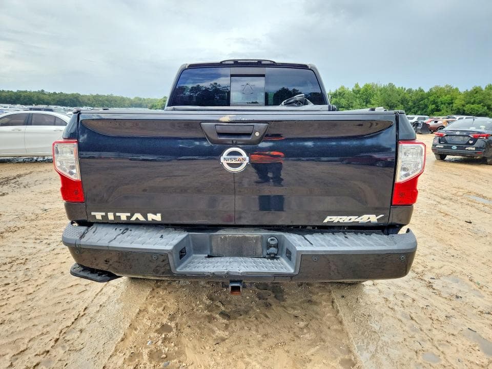 2017 NISSAN TITAN PRO-4X 6