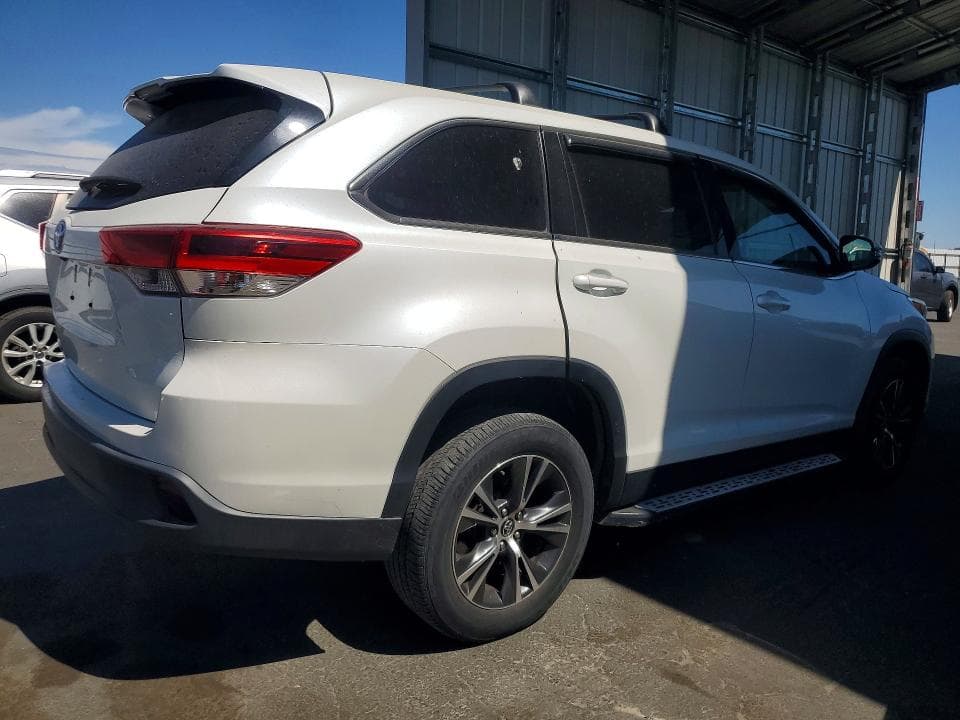 2019 TOYOTA HIGHLANDER LE 3