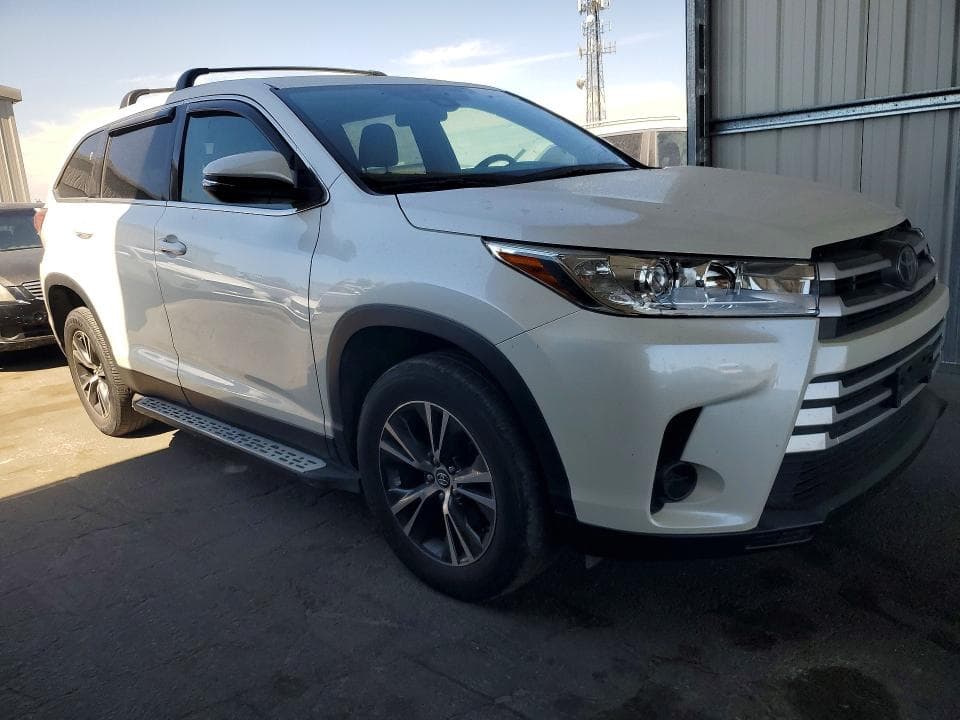 2019 TOYOTA HIGHLANDER LE 4
