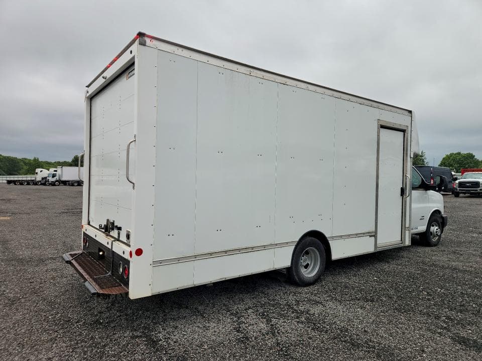2021 CHEVROLET EXPRESS DELIVERY TRUCK 3