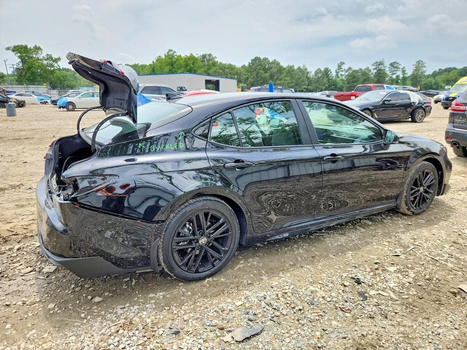 2026 TOYOTA CAMRY SE 3