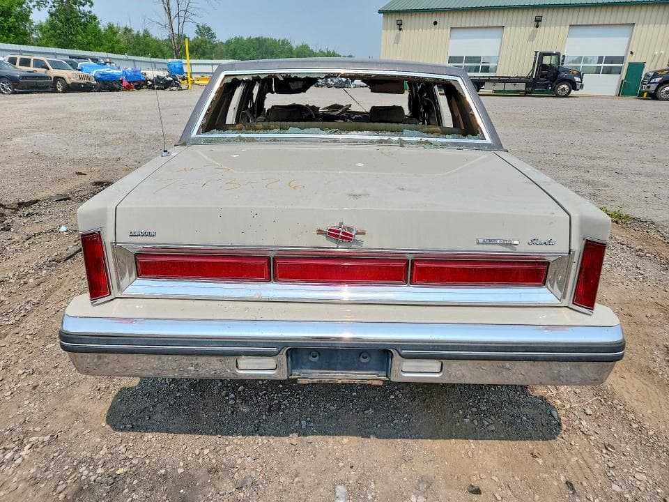 1982 LINCOLN TOWN CAR 6