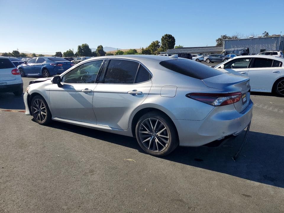 2024 TOYOTA CAMRY XLE 2