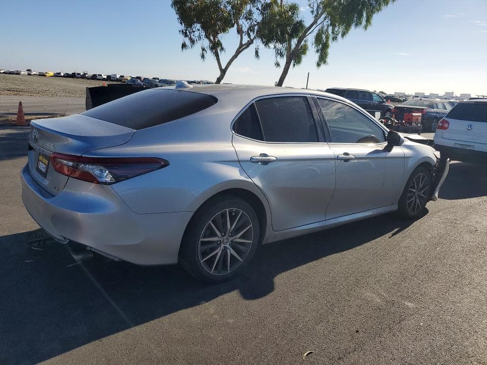 2024 TOYOTA CAMRY XLE 3