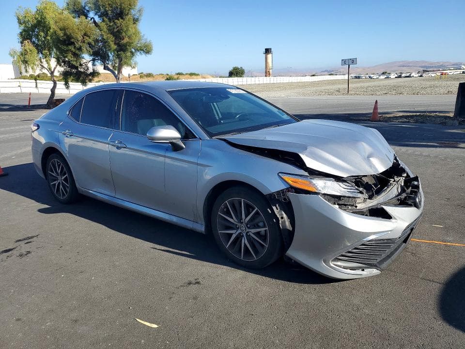 2024 TOYOTA CAMRY XLE 4