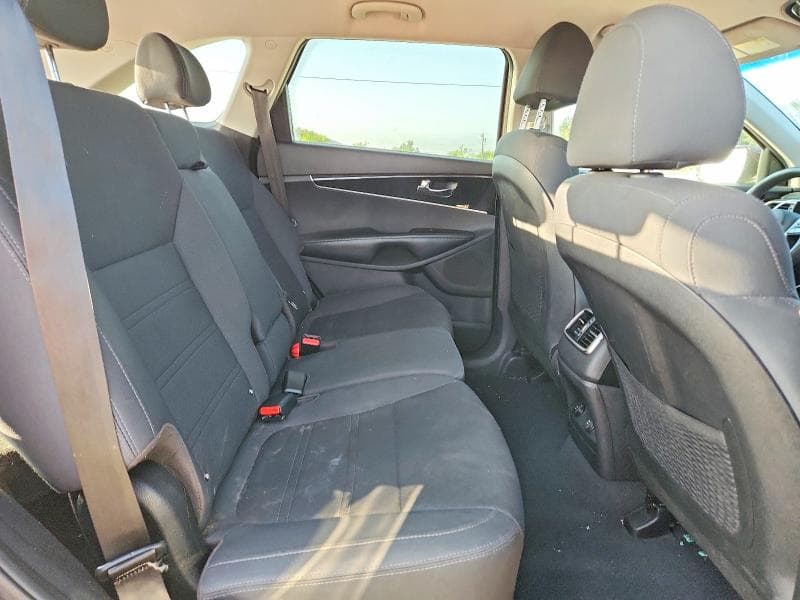 2019 KIA SORENTO LX 11