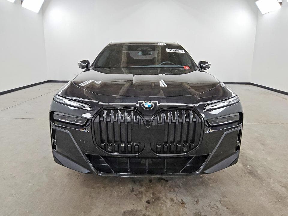 2023 BMW 760 XI 5