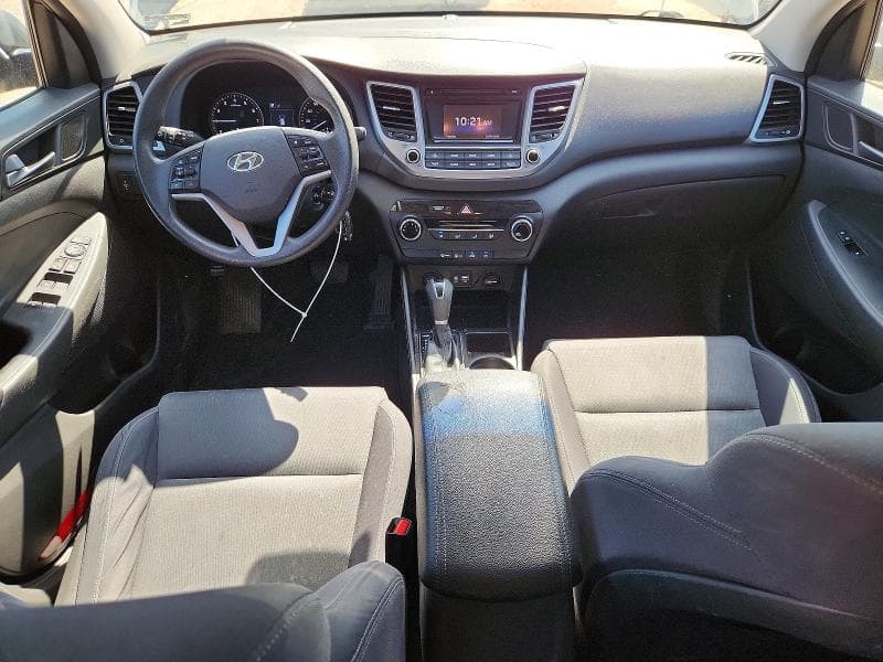 2017 HYUNDAI TUCSON SE SE 8