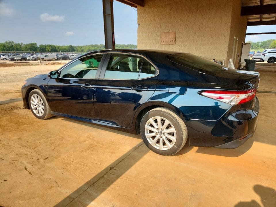2018 TOYOTA CAMRY LE 2