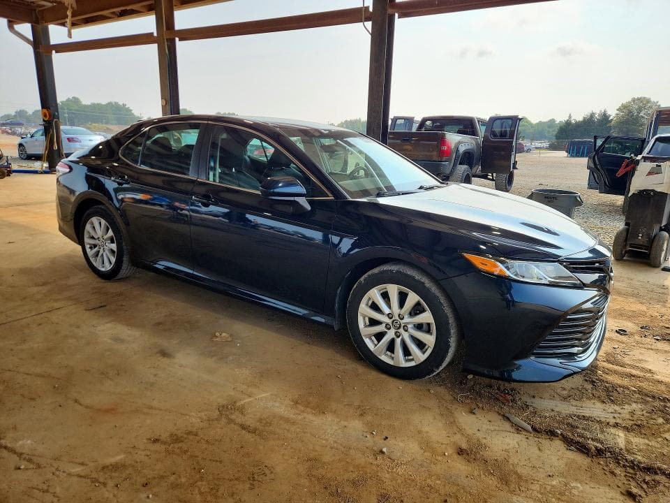 2018 TOYOTA CAMRY LE 4