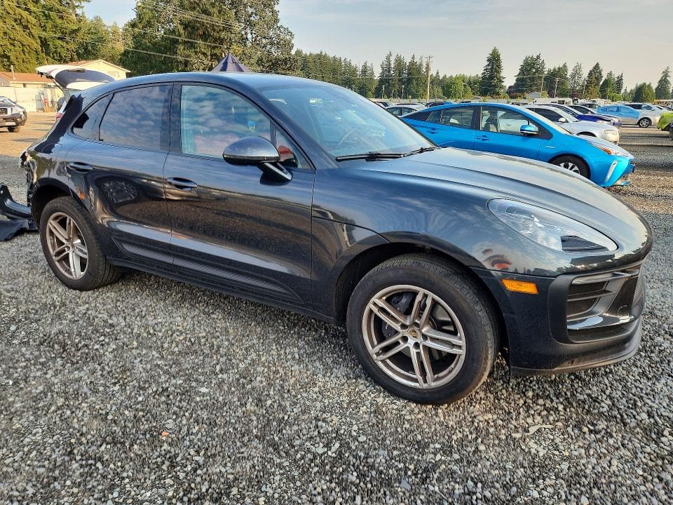 2023 PORSCHE MACAN BASE 4