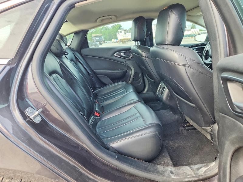 2017 CHRYSLER 200 LIMITED 10