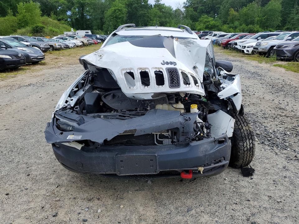 2019 JEEP CHEROKEE TRAILHAWK 5