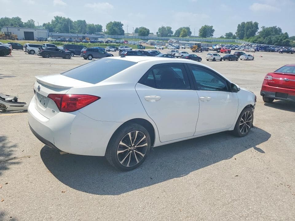 2017 TOYOTA COROLLA SE SE 3