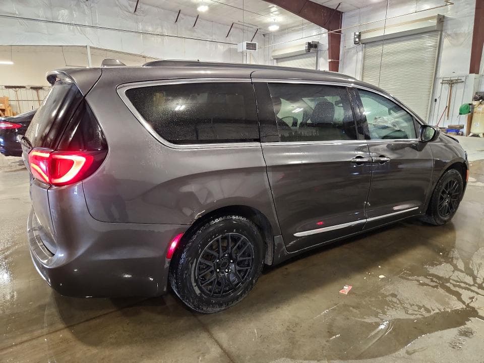 2017 CHRYSLER PACIFICA TOURING L 3