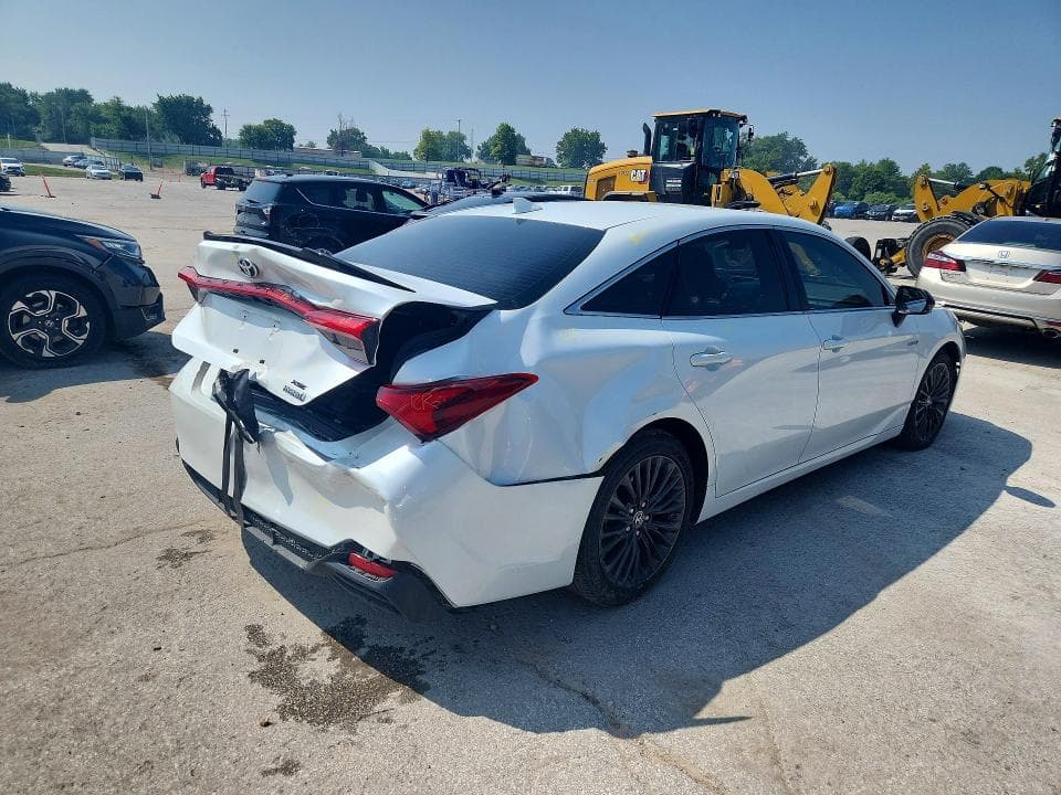 2019 TOYOTA AVALON HYBRID XSE 3