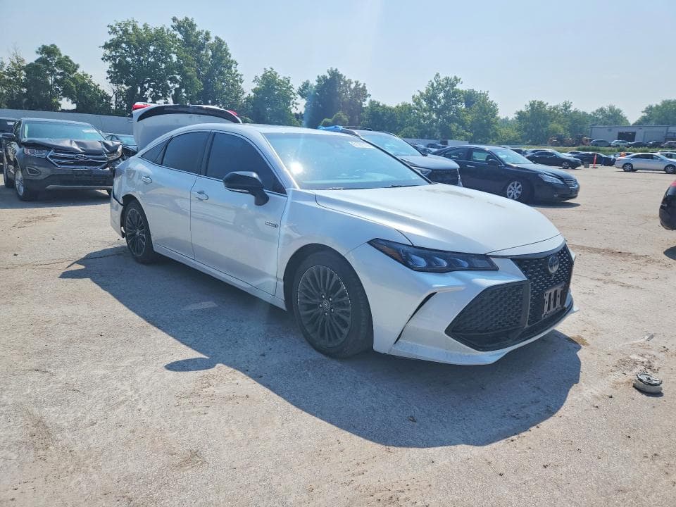 2019 TOYOTA AVALON HYBRID XSE 4