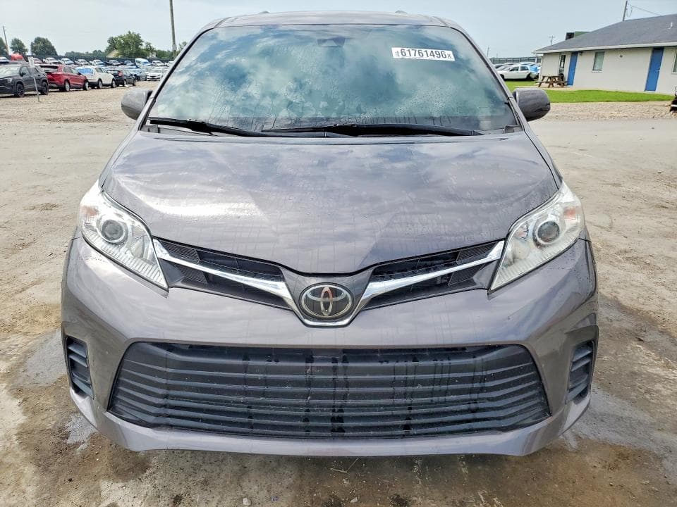 2018 TOYOTA SIENNA LE 5