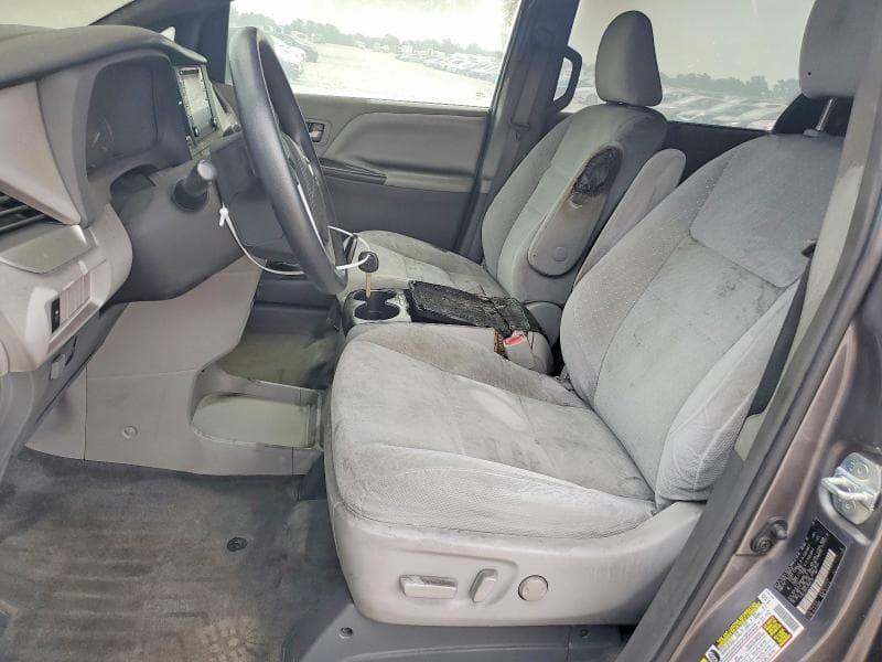 2018 TOYOTA SIENNA LE 7