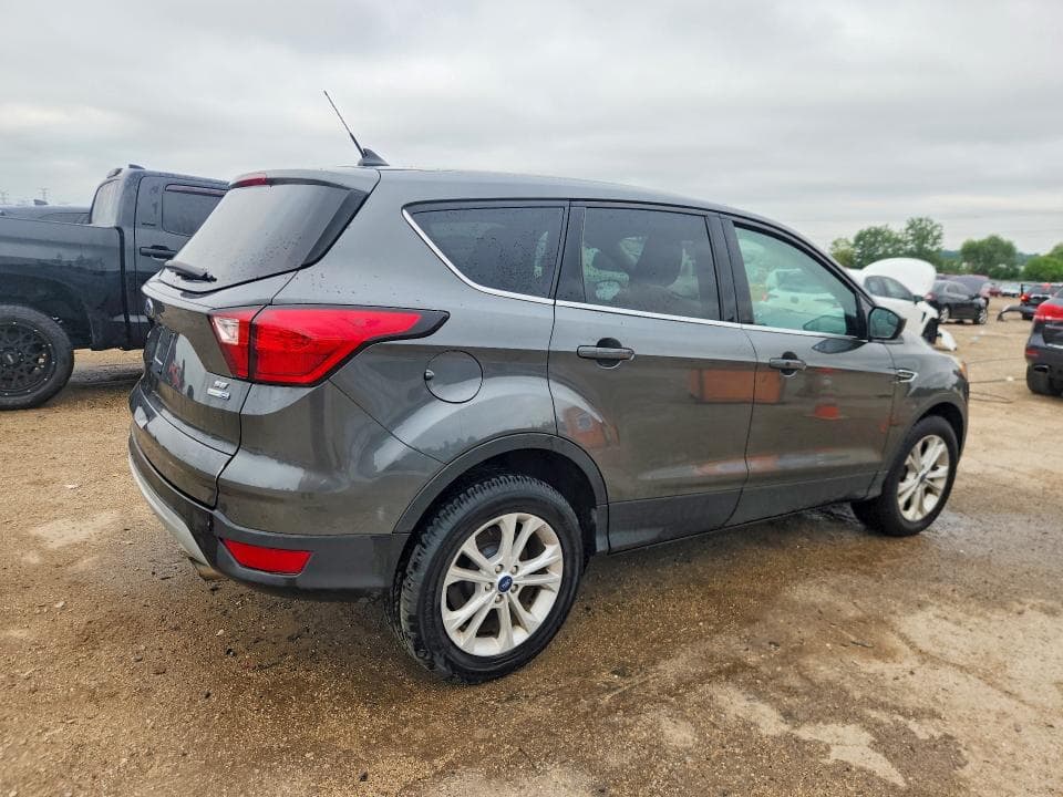 2019 FORD ESCAPE SE 3