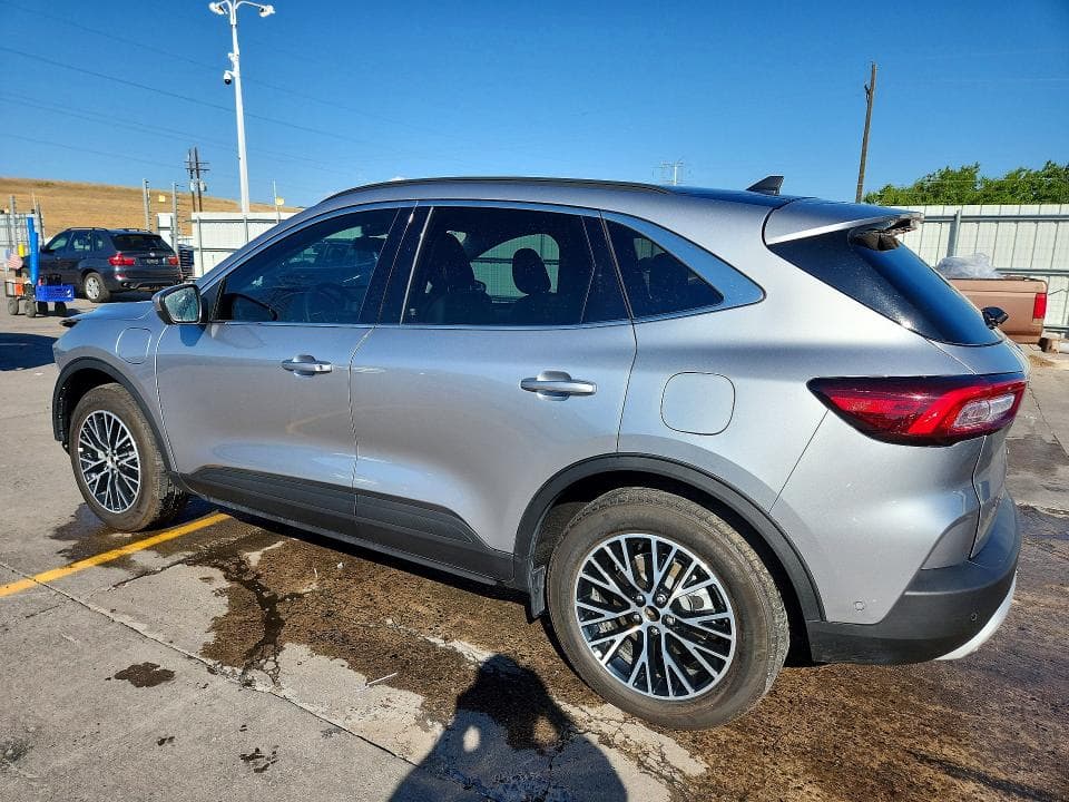 2023 FORD ESCAPE 2