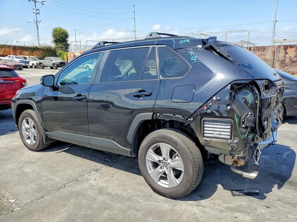 2025 TOYOTA RAV4 XLE 2