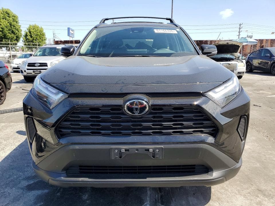 2025 TOYOTA RAV4 XLE 5