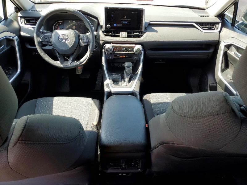 2025 TOYOTA RAV4 XLE 8