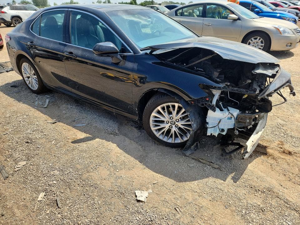 2018 TOYOTA CAMRY XLE 4
