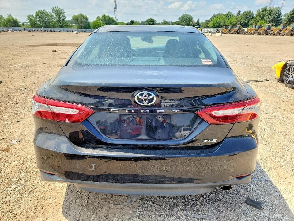 2018 TOYOTA CAMRY XLE 6