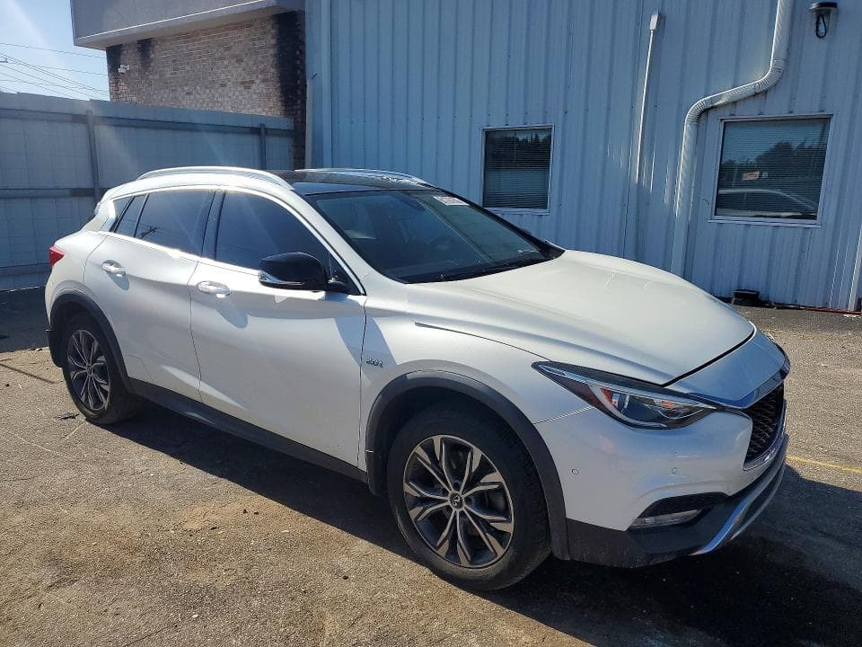 2017 INFINITI QX30 PREMIUM 4