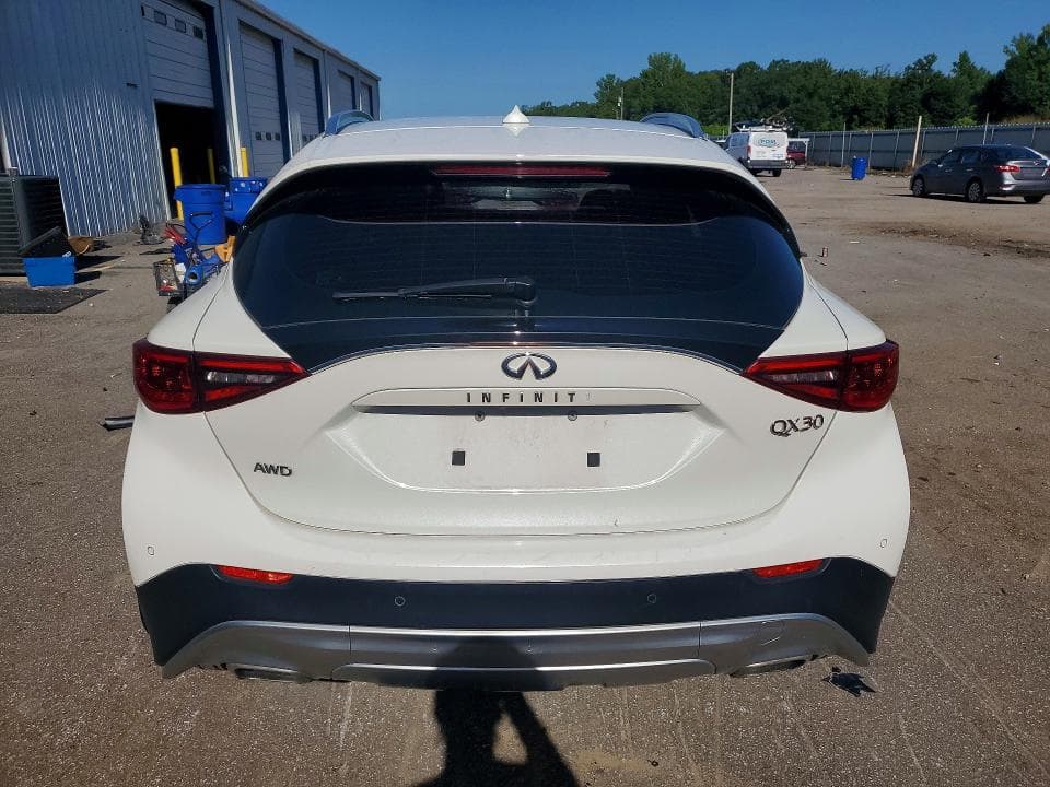 2017 INFINITI QX30 PREMIUM 6